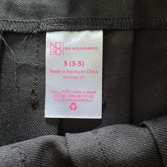 Gothic Black Pleated Skirt with Buckle Décor - Runs Small - Picture 3 of 6